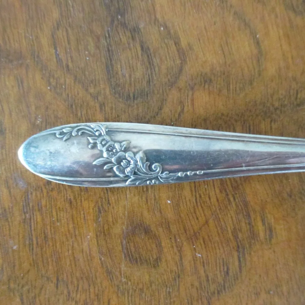 Queen Bess 1946 Pierced Pie Server Vintage Tudor Plate Oneida Community silver